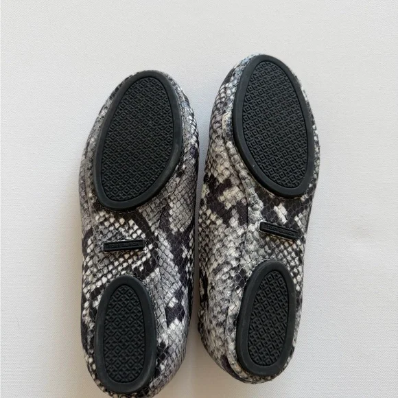 Tory Burch Reva Snakeskin Ballet Flats Size 6 Black Logo Medallion Leather